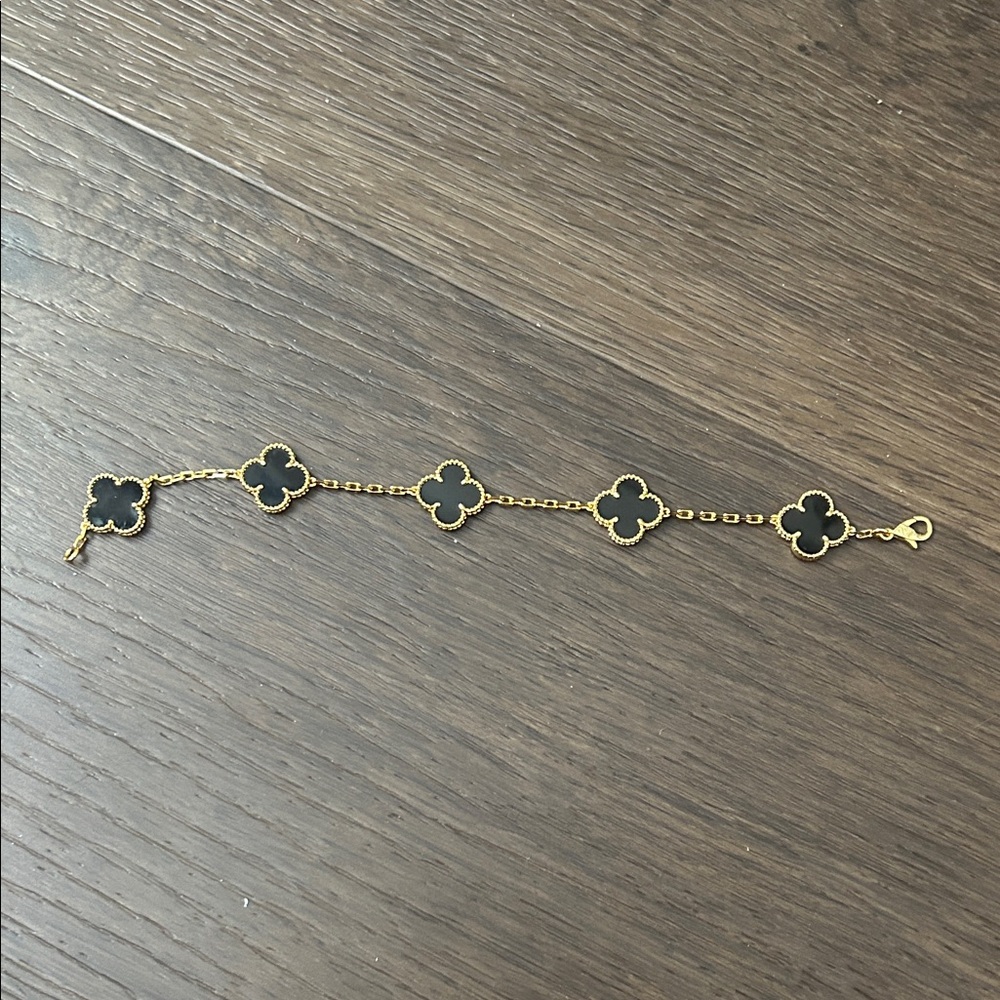 Elegant Black and Gold Clover Bracelet
